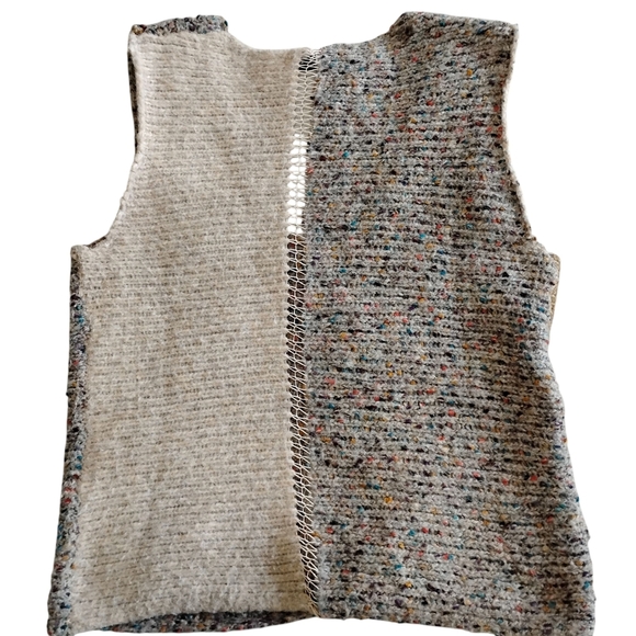 DEZIRED BEAUTY BOUTIQUE | Luxury Briaro Knit Color Block V-Neck Wool Top | Large - Picture 3 of 10